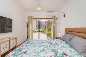 Suite, City View