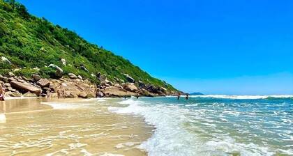 Gaivotas Golden - a 200 metros da praia