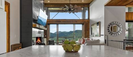 المنشأة من الداخل