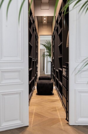 Unclassified image, 5 of 33, button