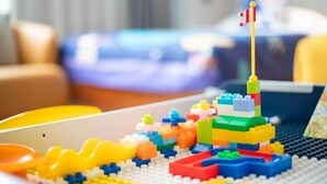 A colorful LEGO cityscape with a flag on top, set on a table. - Tai'an Shanhai Hotel (Tianwaicun) (Tai'an)