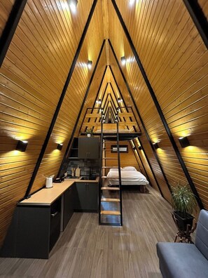 2 bedrooms, iron/ironing board, WiFi