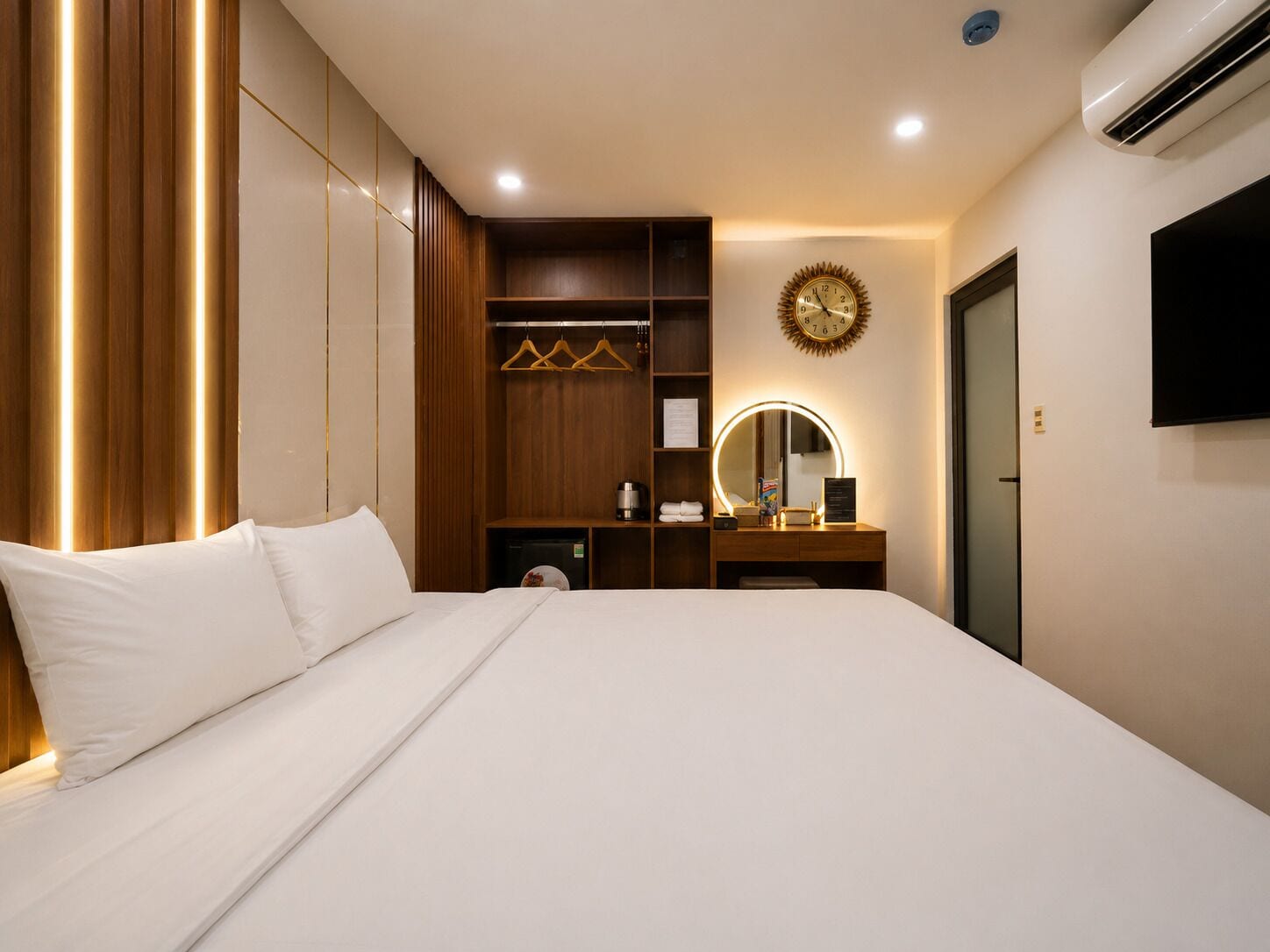 Luxury Double Room | Minibar, desk, laptop workspace, free WiFi