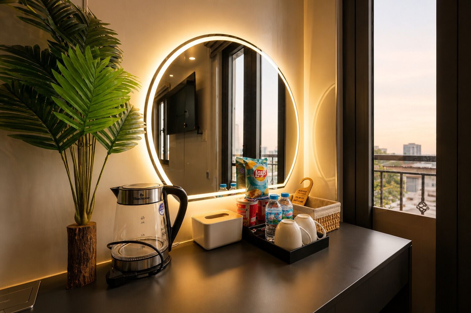 Kamar Double Desain, balkon, pemandangan kota | Makan di kamar