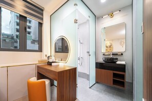 Kamar Double Deluks, pemandangan kota | Meja kerja, ruang kerja ramah laptop, Wi-Fi gratis, dan seprai linen