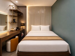 Doppia Standard, non fumatori, bagno privato | Minibar, una scrivania, postazione laptop, Wi-Fi gratuito