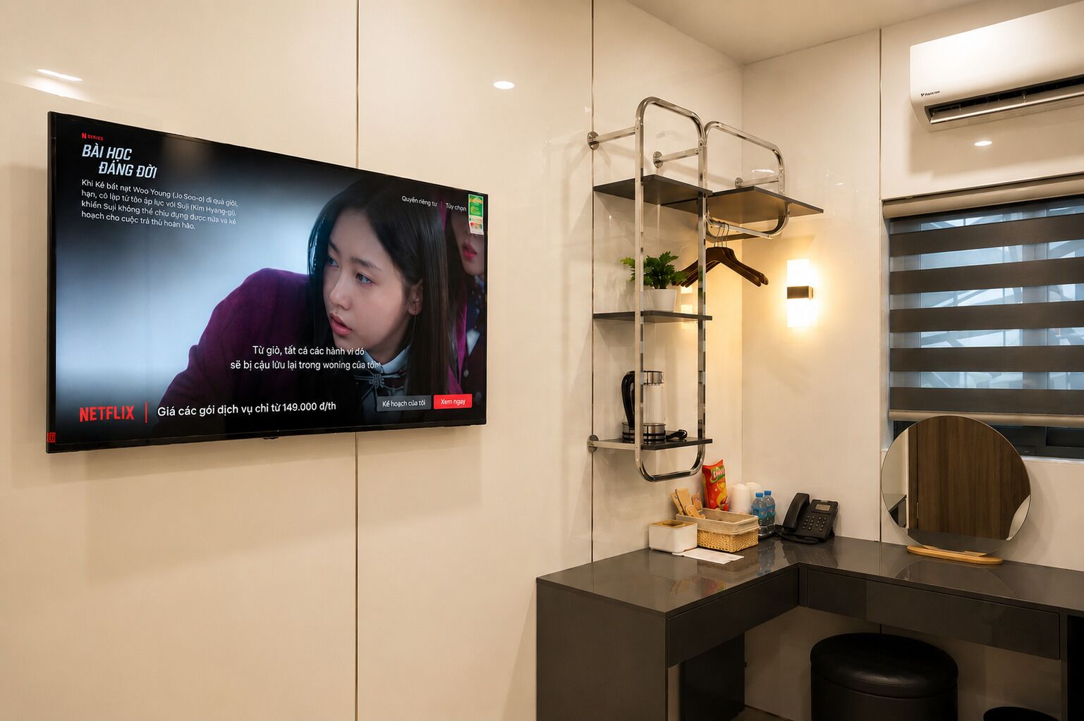Minibar, meja kerja, ruang kerja ramah laptop, dan Wi-Fi gratis