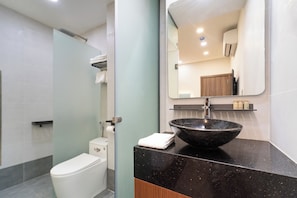 Standard Double Room, Non Smoking, Private Bathroom | Bathroom | Shower, hair dryer, towels, soap