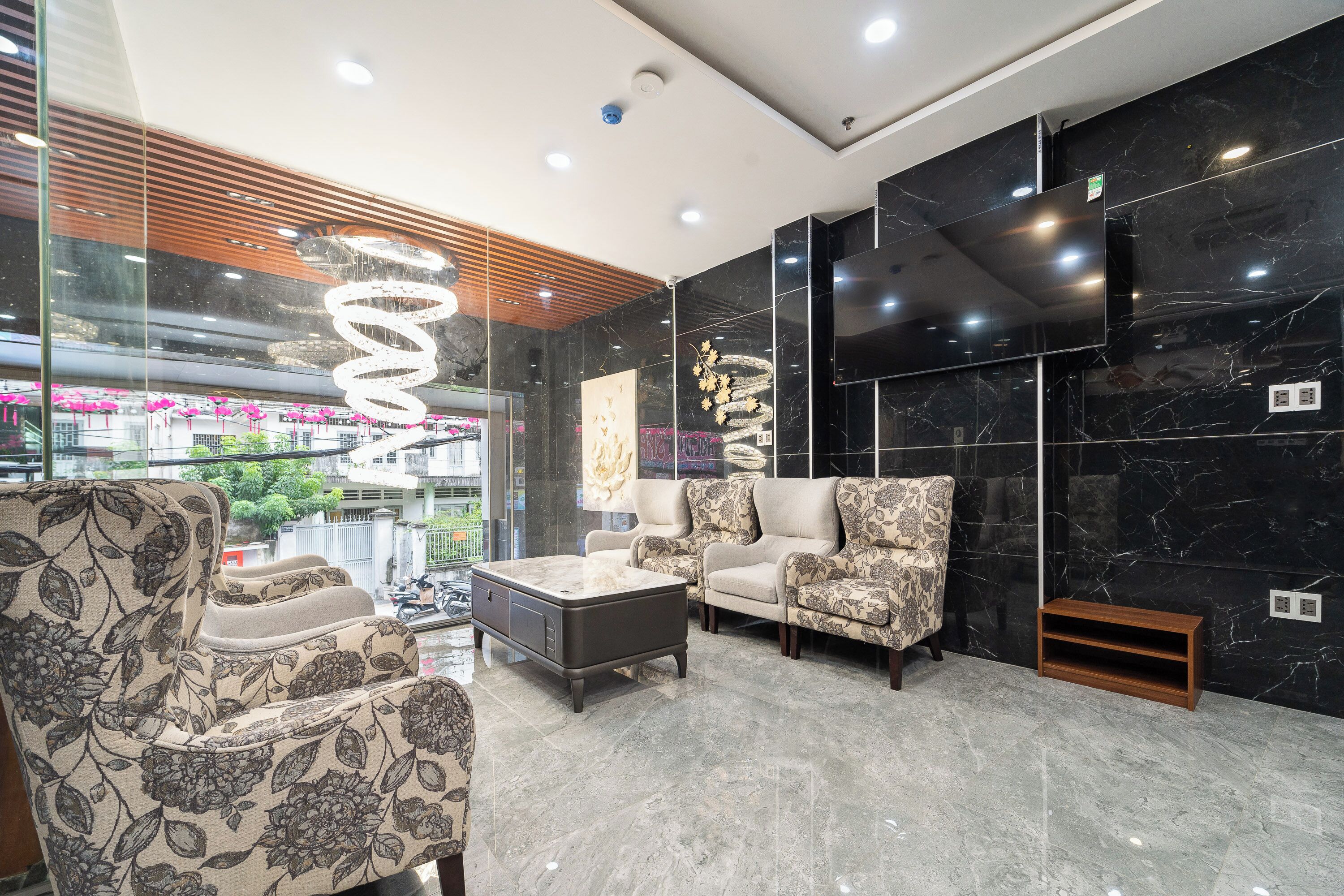 Foto - Golden Lunar Hotel - Moonlight Stay in Bui Vien Walking Street