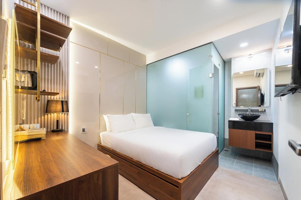 Standard Double Room, Non Smoking, Private Bathroom | Desk, laptop workspace, free WiFi, bed sheets