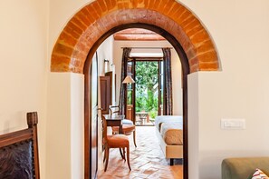 6 bedrooms, in-room safe, desk, iron/ironing board - Villa Boccaccio (San Gimignano)