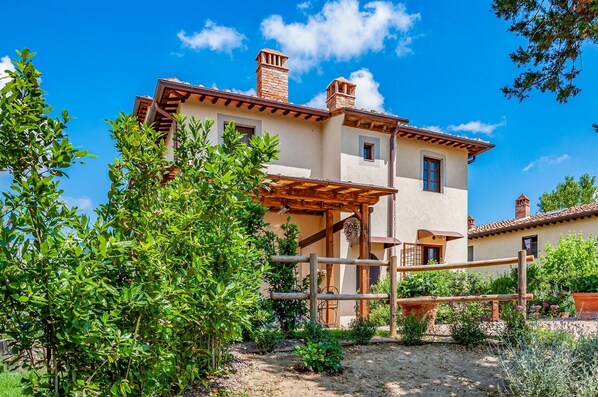 外  観