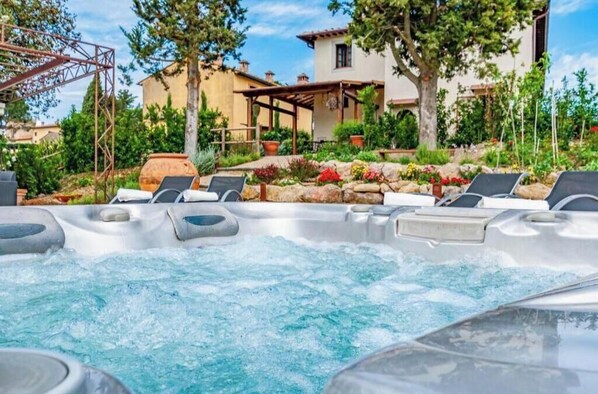 Bain à remous extérieur