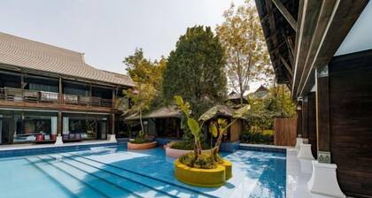Jinghong Manying Dai Tai Courtyard Villa
