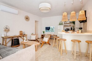 Smart TV, books, offices