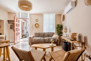 Smart TV, books, offices