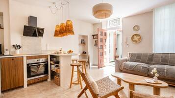 Smart TV, books, offices