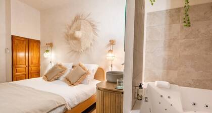Suite Bali â
Balnéo DUOLOVE Romantique & Spa Privé | Centre Carpentras Provence