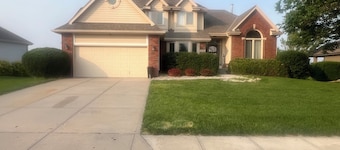 4- Bedroom House on Tiburon Golf Course! Book now