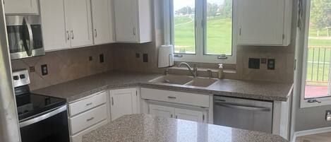 電子レンジ、オーブン、コンロ、食器洗い機