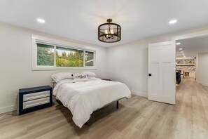 4 bedrooms, iron/ironing board, travel crib, free WiFi