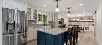 Beautifully remodeled, spacious 4-bedroom house in peaceful Eugene with WiFi, AC