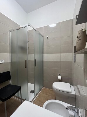 Shower, jetted tub, hair dryer, bidet