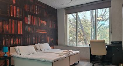 Stylish and Cosy Studio with huge window view, close to Moolchand Metro Station