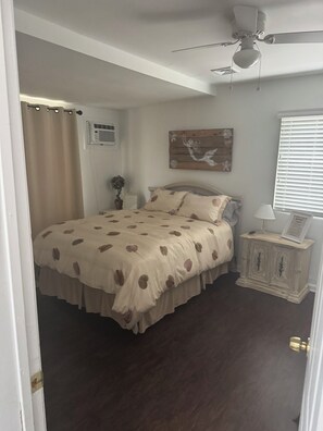 4 habitaciones, tabla de planchar con plancha, wifi y ropa de cama 