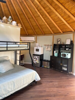 1 chambre, bureau, draps fournis