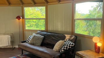 Tv, dvd-afspiller, bøger