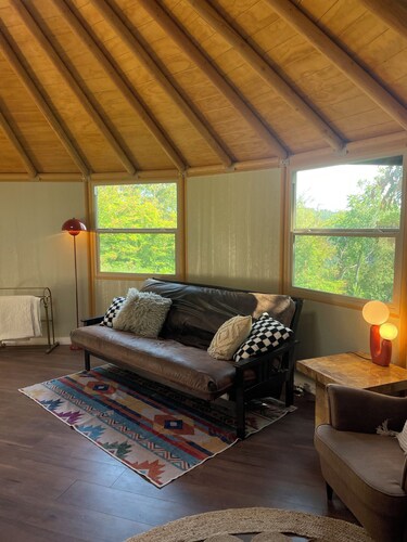 Cozy Mountain Yurt Retreat – in the Heart of Marshall, NC