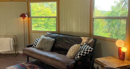 Cozy Mountain Yurt Retreat – in the Heart of Marshall, NC