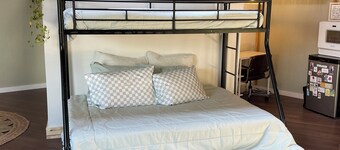 Cozy Mountain Yurt Retreat – in the Heart of Marshall, NC
