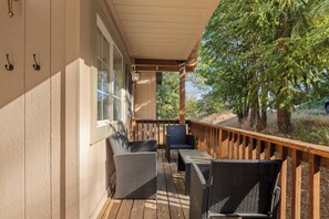 House (4 Bedrooms) | Interior - Alpine Retreat w/ Private Deck, Views, Outdoor Dining Alpen Drive by Avantstay (Lake Arrowhead)
