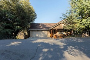 House (4 Bedrooms) | Interior - Alpine Retreat w/ Private Deck, Views, Outdoor Dining Alpen Drive by Avantstay (Lake Arrowhead)