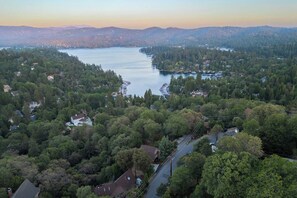 Interior - Alpen Drive by Avantstay Private Deck and Views (Lake Arrowhead)