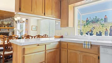 Rumah (4 Bedrooms) | Interior