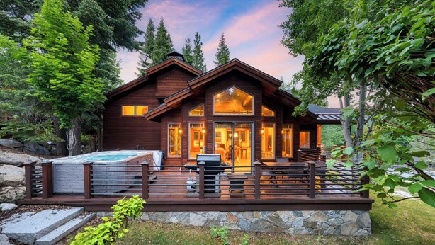 A wooden cabin with a hot tub, deck, and stone steps. - Cedars at Palisades by Avantstay Hot Tub, Resort Access, and Mountain Views (Olympic Valley)
