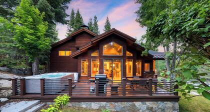 Cedars at Palisades by Avantstay Hot Tub, Resort Access, and Mountain Views