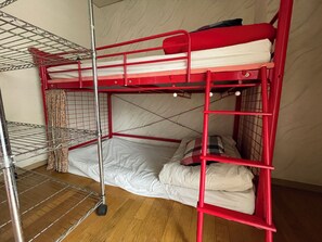 1 chambre, fer et planche à repasser, Wi-Fi, literie fournie