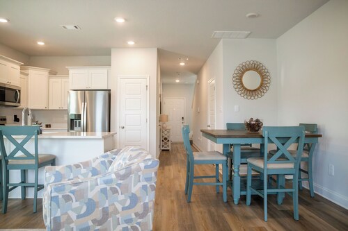 3/bd 2.5/bath near Downtown Ocean Springs & beaches!! Coastline Cottage