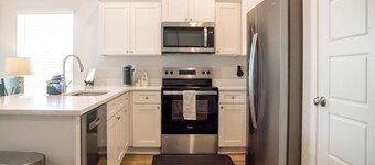 Coastline Cottage - 3/bd 2.5/bath near Downtown Ocean Springs & beaches!!