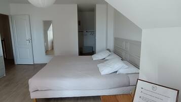 4 makuuhuonetta, silitysrauta/-lauta, Wi-Fi, vuodevaatteet