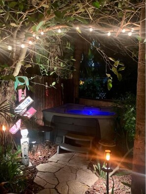 Outdoor spa tub