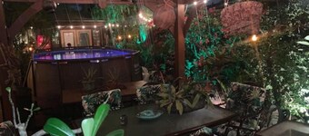 Palm Beach Tropical Hot-Tub Pool HIDE-A-WAY Suite