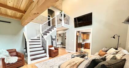 Beaver Lake Oasis | Hot Tub | Kayaks | Pets OK!