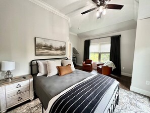 5 bedrooms, desk, iron/ironing board, travel cot