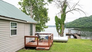 Outdoor dining - The Cabin at Prairie Hollow Camp w/ Boat Slip* (Roach)