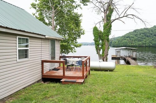 The Cabin at Prairie Hollow Camp: Lake Access, Boat Slip and More!